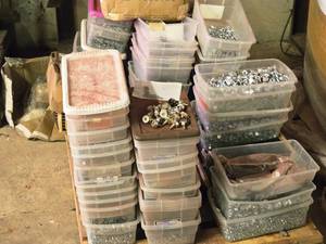 lot 723 image: Lot of (1 Pallet) Assorted Hardwares