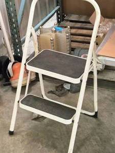 lot 1022 image: 2 Step Step-Up