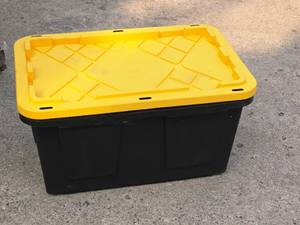 lot 1043 image: Lot of (6) 27-Gallon Plastic Tote Bin with Lid