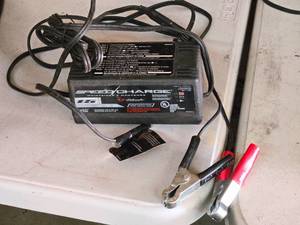 lot 902 image: Schumacher Speed Charge 6V12V 1.6 Amp Battery Maintainer