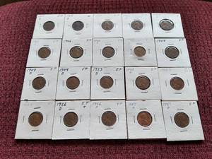 lot 40 image: (20) Wheat Pennies in Flips