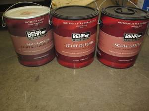 lot 152 image: Three 1-gallon cans of Behr Scuff D...
