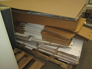 lot 162 image: Pallet of assorted storageshipping...