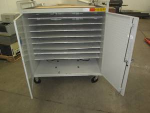 lot 174 image: Heavy duty Bretford Rolling electro...
