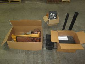 lot 190 image: Wide variety of office decorating s...