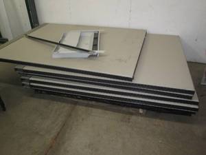 lot 195 image: Pallet of cubicle partitions