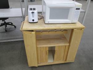 lot 114 image: Nice wood kitchen cart with a microwave and toaster