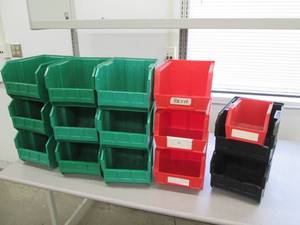 Large lot of mid-sized red and gree...