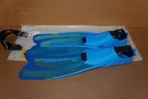 lot 121 image: Cressi Agua Adult Fins - Size 5.56.5, 3940
