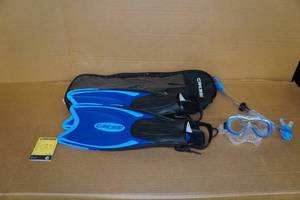 lot 123 image: Cressi Adult Rondine Palau Fin Snorkel Set - Fin Size SM