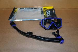 lot 127 image: Cressi Pano 3 Snorkel Set