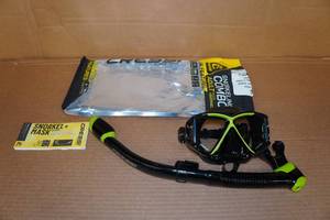 lot 128 image: Cressi Pano 4 Snorkel Set