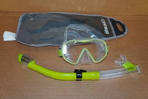lot 129 image: Cressi F-Dual Snorkel Set