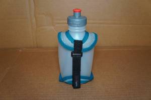 lot 159 image: UltrAspire 550 Race 2.0 Handheld Bottle