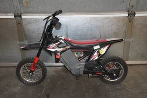 lot 67 image: Hyper 350 Electric Dirt Bike
