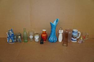lot 214 image: Assorted Home Dcor - Vases, Statues