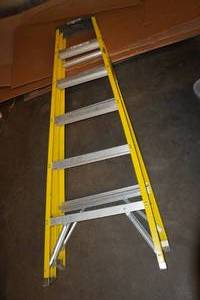 lot 8 image: Keller 6 Fiberglass Step Ladder