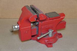 lot 25 image: Fuller 3.5 Bench Vise