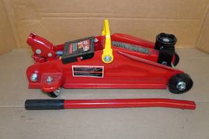lot 31 image: Big Red 2-Ton Hydraulic Trolley Jack