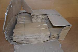 lot 102 image: Brown Paper Gift Bags - 6x8x3.25