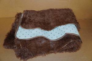 lot 104 image: Brown Plush Area Rug - 6x4