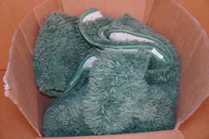 lot 108 image: Green Plush Area Rug - 6x9