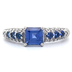 lot 29 image: Blue Sapphire Estate Ring in White Gold VIDEO
