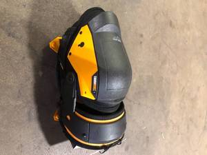 lot 97 image: TOUGHBUILT GelFit Black Thigh Support Stabilization Knee Pads with integrated thigh support   Customer Returns See Pictures