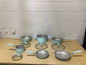 lot 404 image: 10PCS Rachael Ray Cookware Set