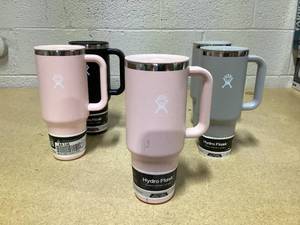lot 260 image: LOT OF 5 Hydro Flask 40oz Cups