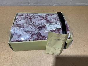lot 213 image: Highgate Manor Velvety Plush Robe