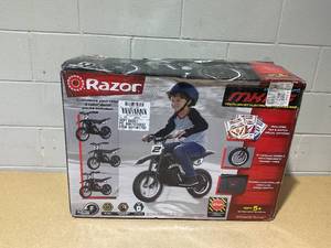 lot 11 image: Razor Dirt Rocket MX125 Electric-Powered Dirt Bike