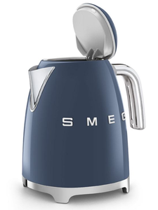 lot 38 image: Smeg Electric Kettle