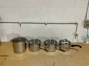 lot 106 image: LOT OF 4 Miscellaneous Cooking Pots