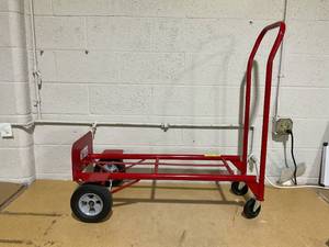 lot 121 image: Milwaukee 600 lb. Capacity 2-in-1 Convertible Hand Truck