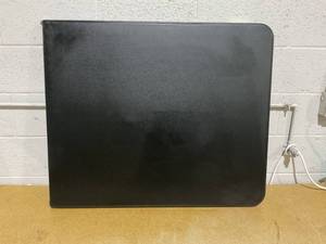 lot 148 image: Mainstays 6 Foot Bi-Fold Plastic Folding Table