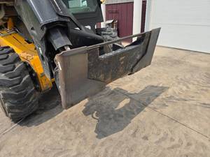 lot 32 image: Wolverine Skid Steer Face Plate 38  Open Center