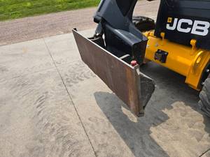 lot 21 image: Skid Steer Face Plate 38