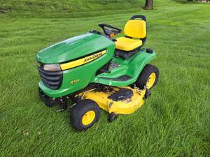 John Deere X324 Lawn Tractor AWS