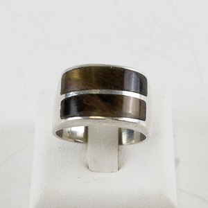 lot 33 image: Sterling Silver Tigers Eye Ring Size 9