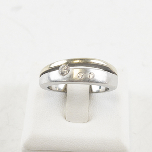lot 62 image: Sterling Silver Two-Tone Ring with 3 CZ Stones. Size 7.75