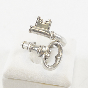 lot 77 image: Sterling Silver Key Wray Design Ring. Size 6-7