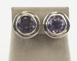 lot 81 image: Pair of Sterling Silver Amethyst Clip-On Earrings
