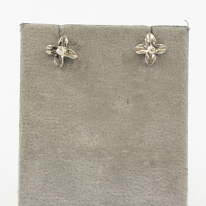 lot 96 image: Pair of Silver Tone Floral Stud Pearl Earrings
