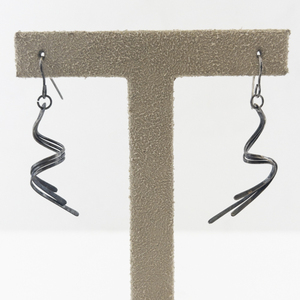 lot 100 image: Sterling Silver Italy Textured Link Dangle Earrings
