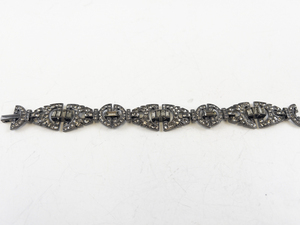 lot 138 image: Vintage Art Deco Silver Tone Rhinestone Bracelet