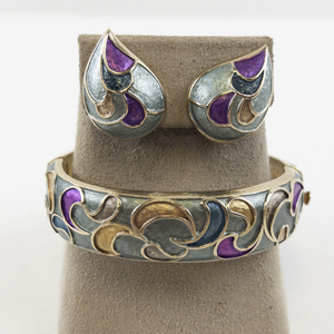 lot 140 image: Kramer Enamel Hinged Bangle Bracelet and Clip-On Earrings Set