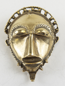 lot 144A image: 1994 Metropolitan Museum Signed MMA Mask Pendant Brooch