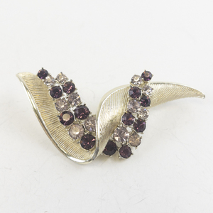 lot 157 image: Vintage Signed Coro Rhinestone Brooch in Silver Tone