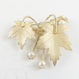 lot 165 image: Sarah Coventry Gold-Tone Leaf Brooch with Faux Pearls
